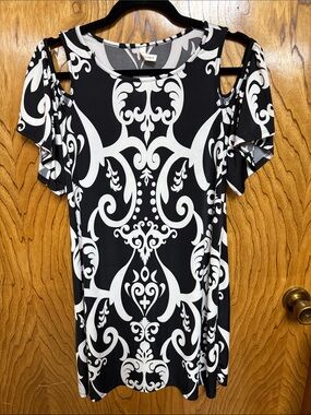 Bellamy’s Black & White Cold Shoulder Tunic Dress Small